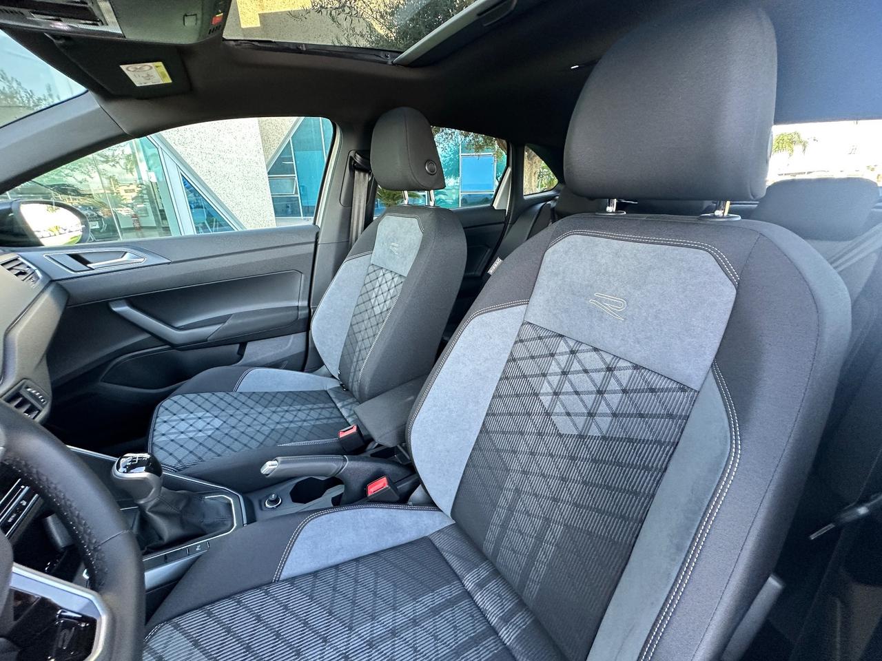 Volkswagen Taigo R-Line 115cv possibilità noleggio no scoring