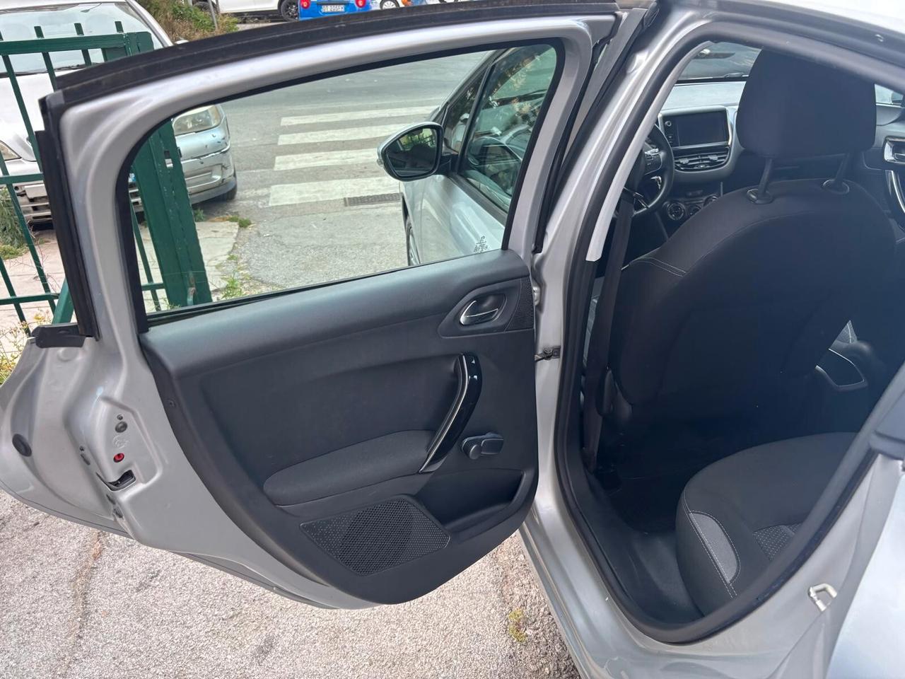 Peugeot 208 1.2 VTi 82 CV 5 porte Allure