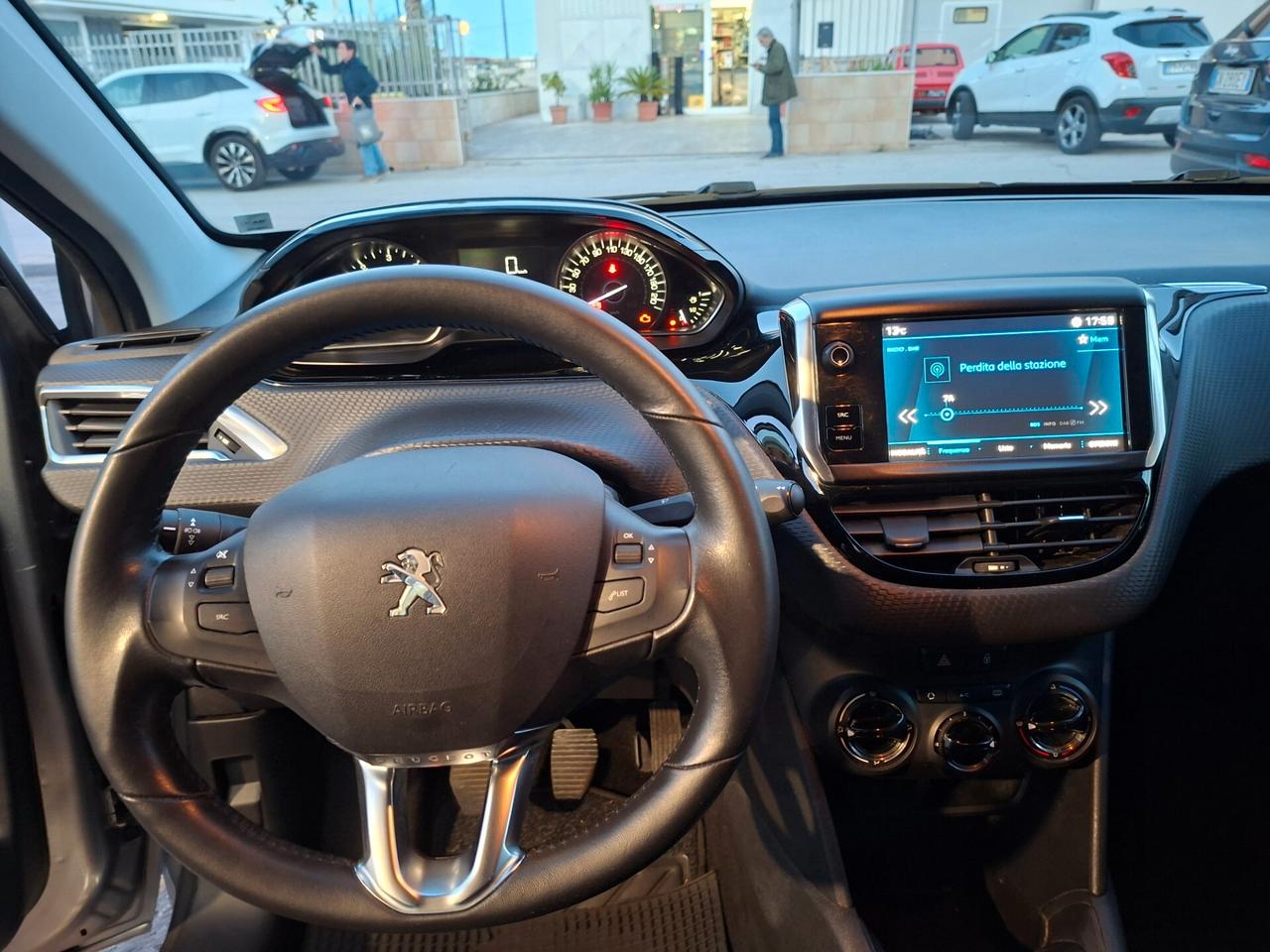 Peugeot 208 BlueHDi 100 S&S 5 porte Signature