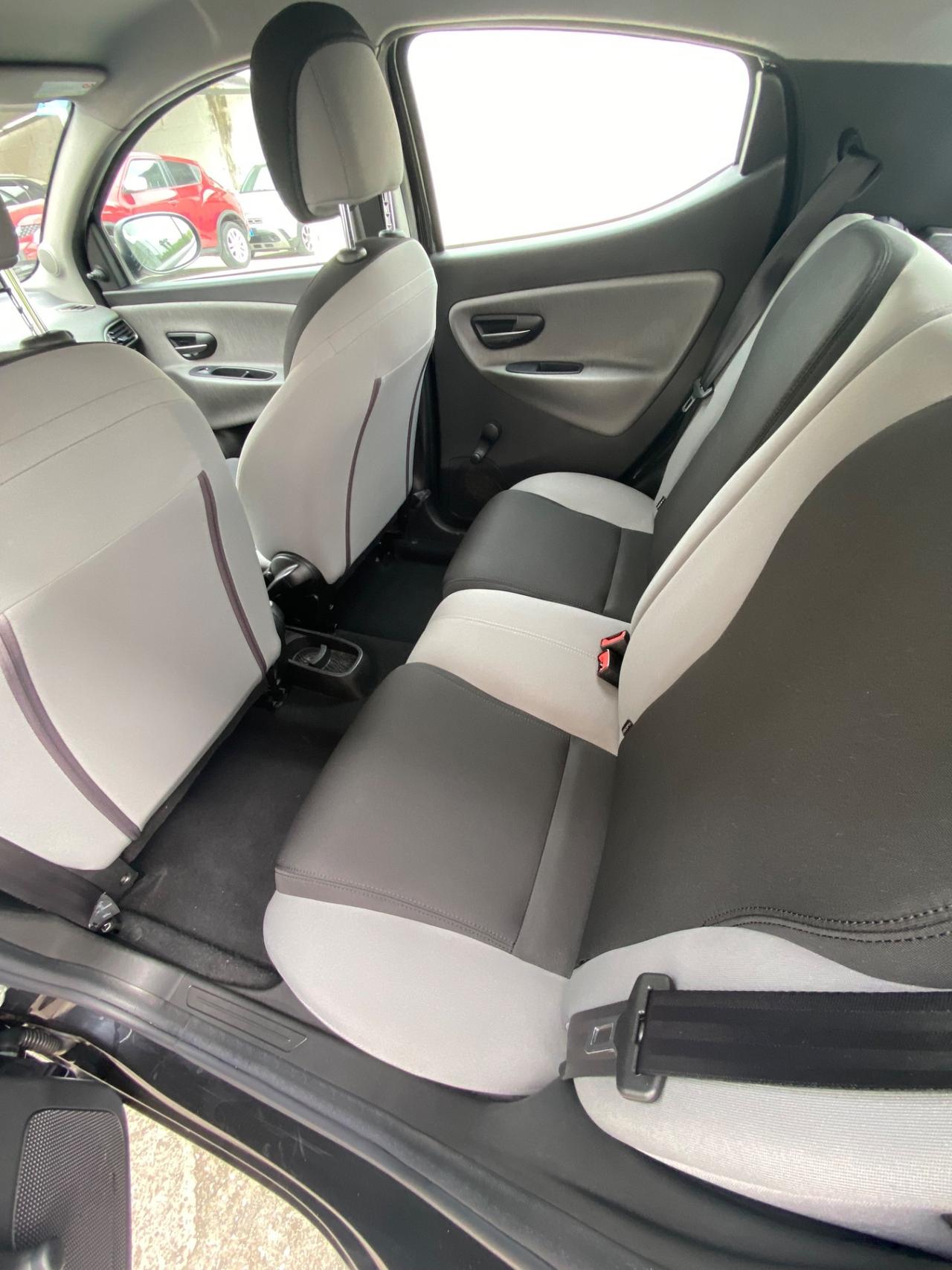 Lancia Ypsilon 1.3 MJT 16V 95 CV 5 porte S&S Silver