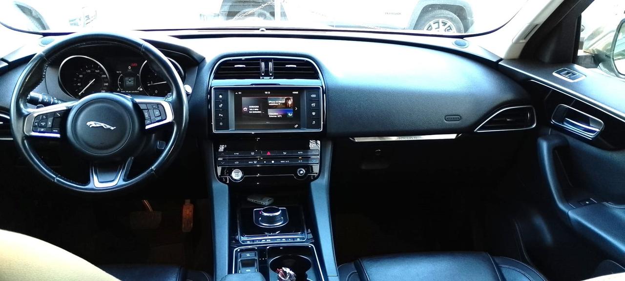 Jaguar F-Pace 2.0cc 180cv PORTFOLIO