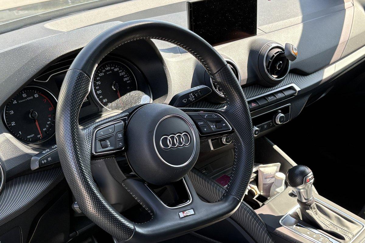 AUDI Q2 35 TFSI S tronic Identity Black