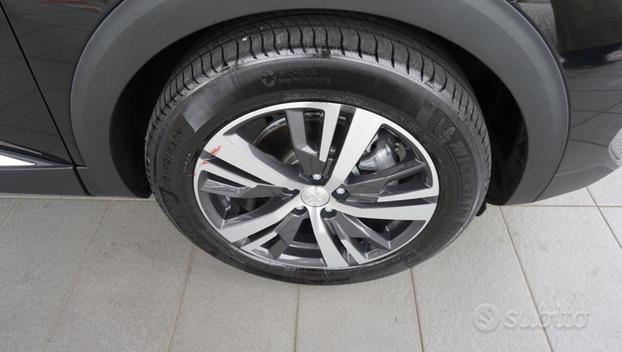 PEUGEOT 3008 BlueHDi 130 S&S EAT8 Allure Pack