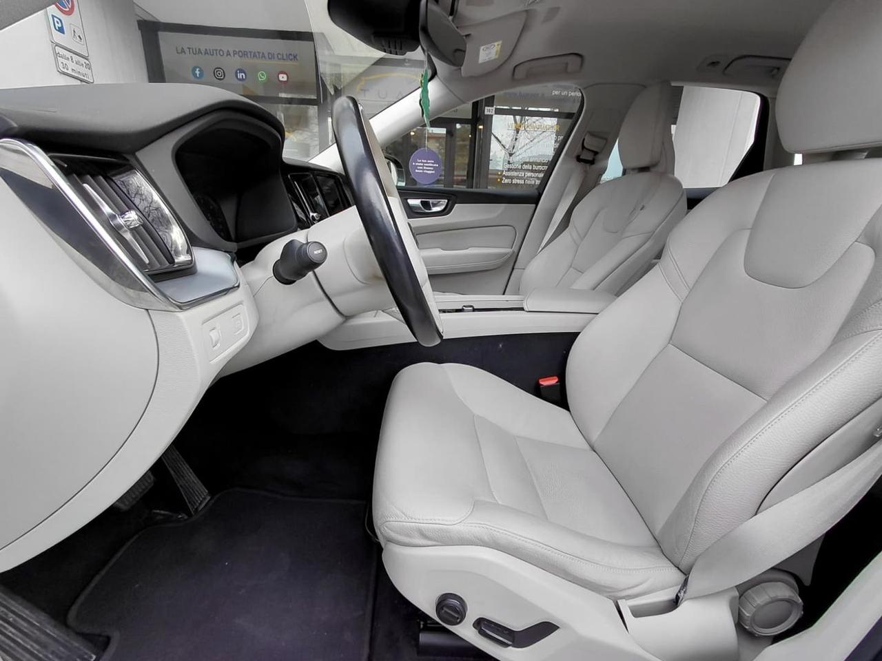 Volvo XC 60 Momentum Pro 2.0 B4 MHEV #10050