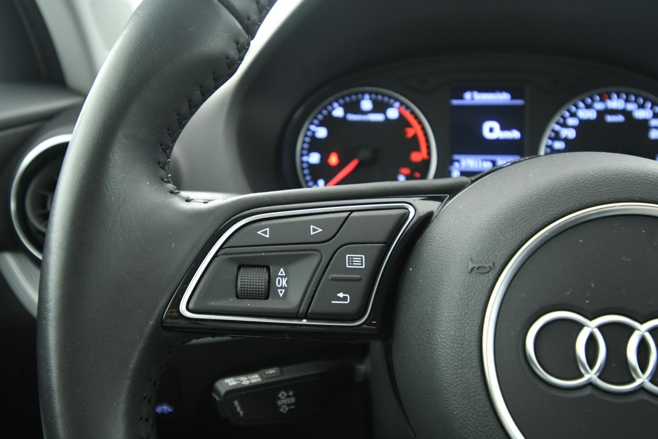 AUDI Q2 35 1.5 tfsi Business Design LED+C17"