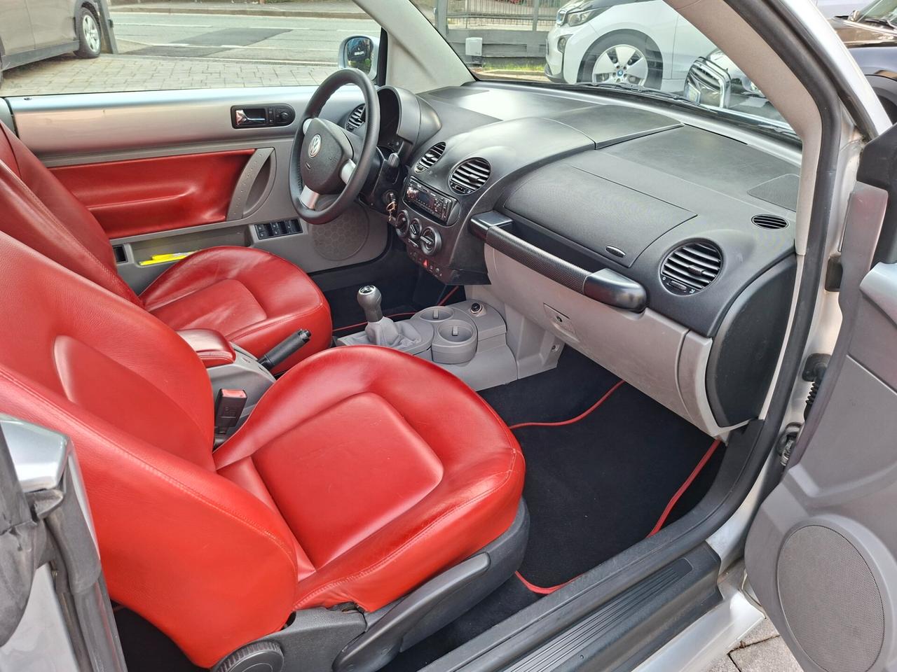 Volkswagen New Beetle 2.0 Cabrio tagliandata INTERESSE STORICO