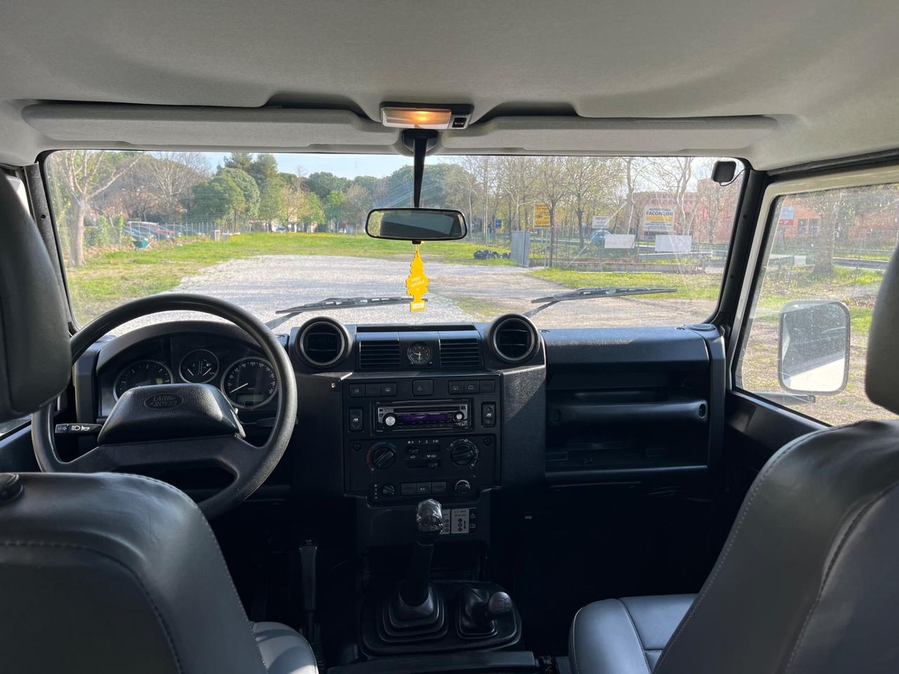 Land Rover Defender 110 2.4 TD4 Hard Top SE
