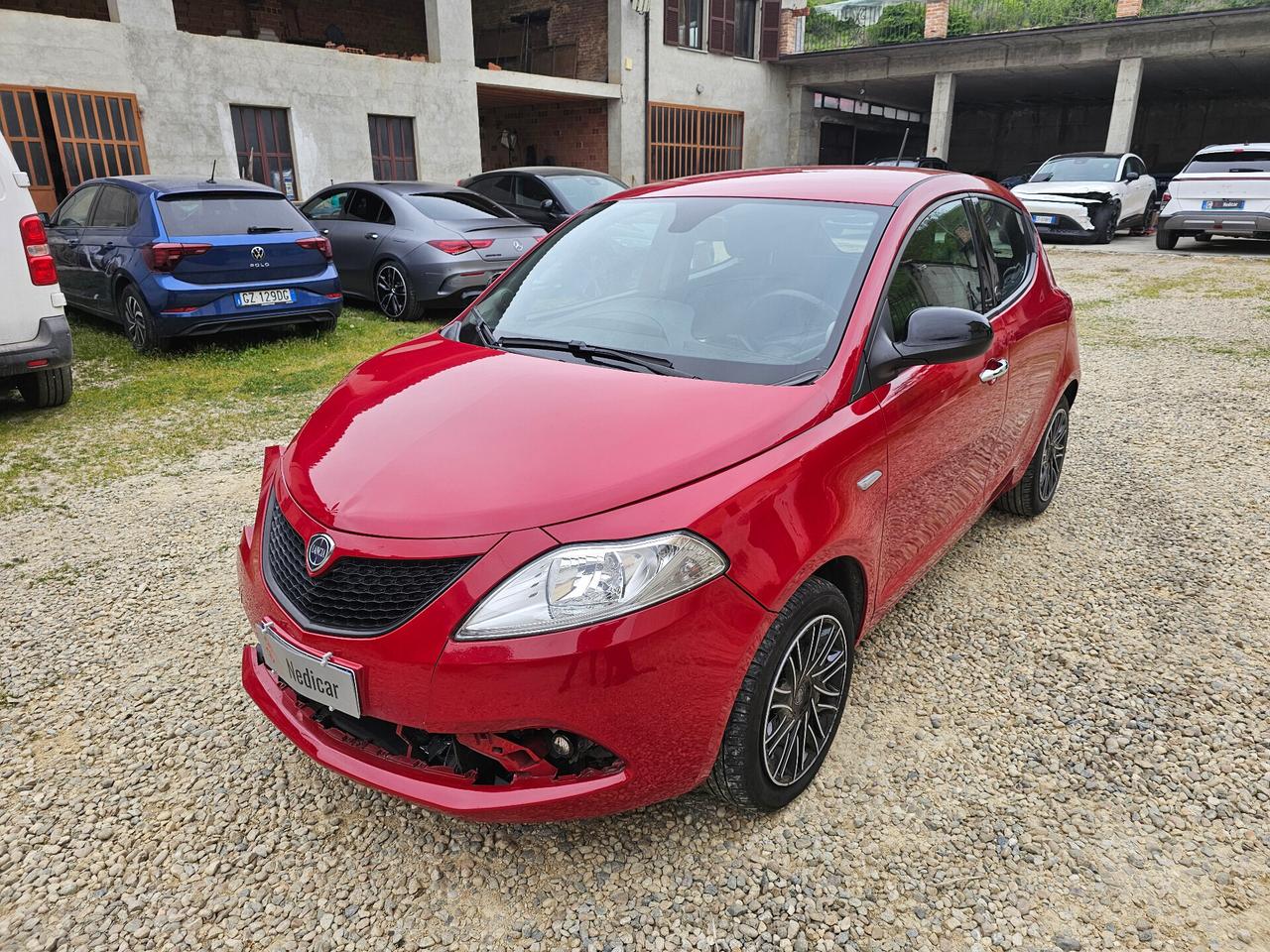 Lancia Ypsilon 1.0 FireFly 5 porte S&S Hybrid Ecochic Silver