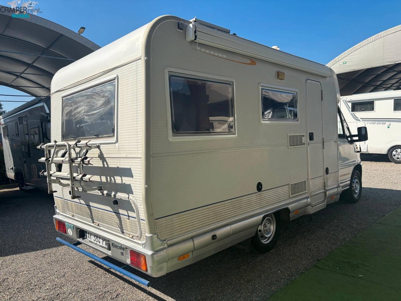 ELNAGH SLEEK 540 - Semintegrale con Dinette a ferro di cavallo in coda
