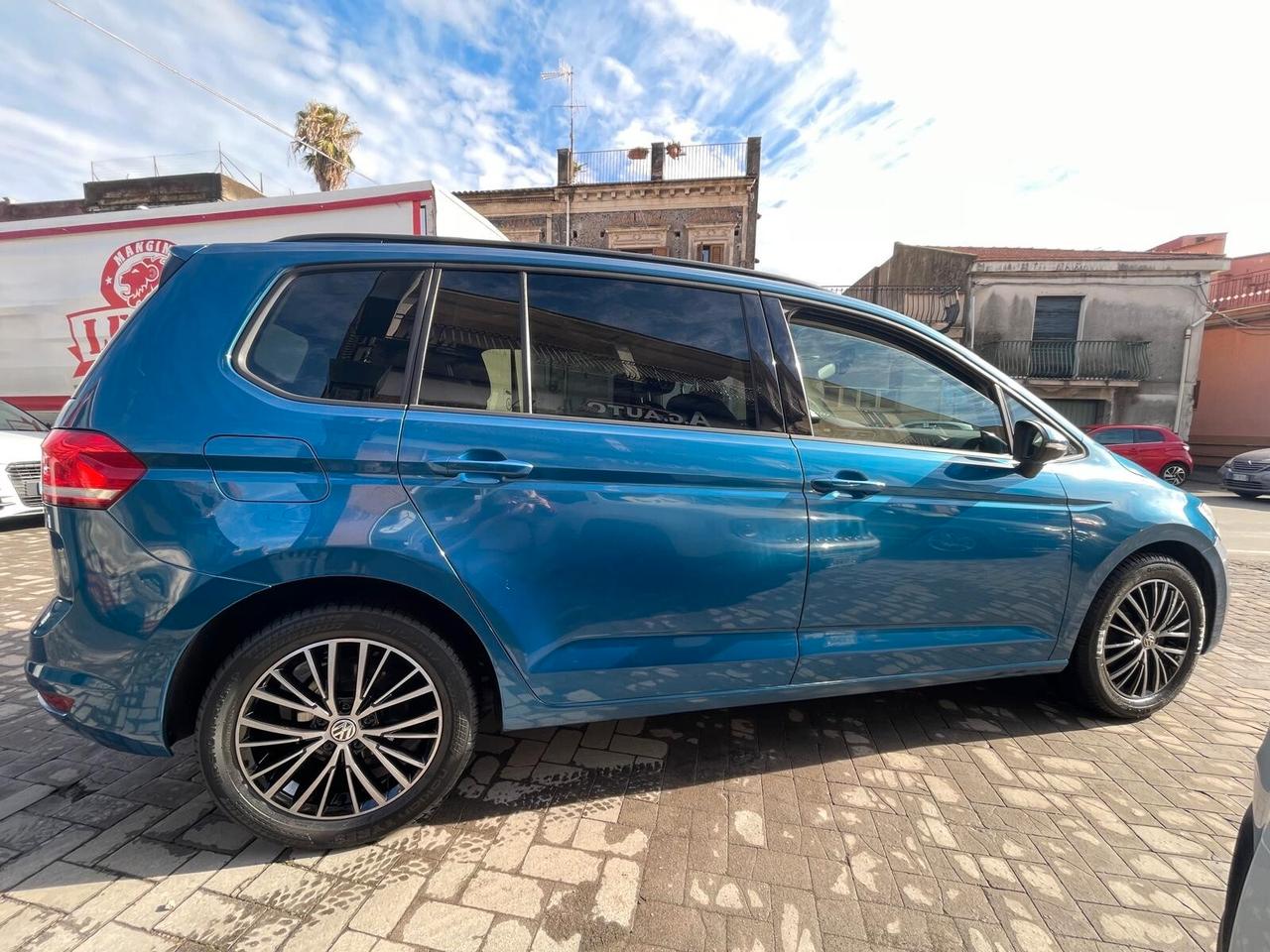 Volkswagen Touran 1.6 TDI Highline 7 POSTI