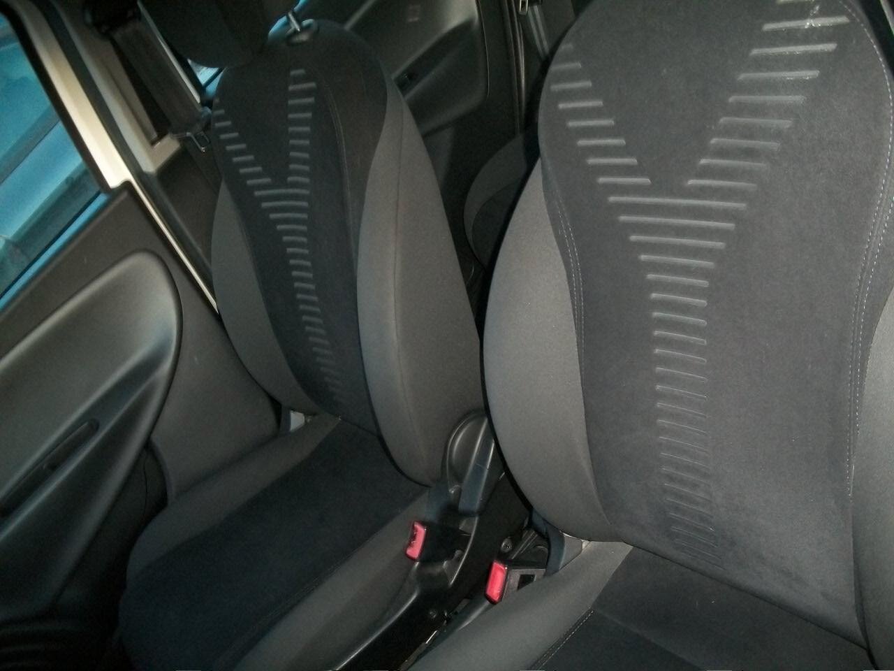 Lancia Ypsilon 1.2 69 CV 5 porte S&S Silver CC 1242 BENZINA EURO 05 KM 92630 TALIANDATI GARANZIA UN ANNO N 08 GOMME E CERCHI N 4 INVERNAL IN FERRO CON COPRI CERCHI 95X100 04 CERCHI IN LEGA ESTIVI 90X100