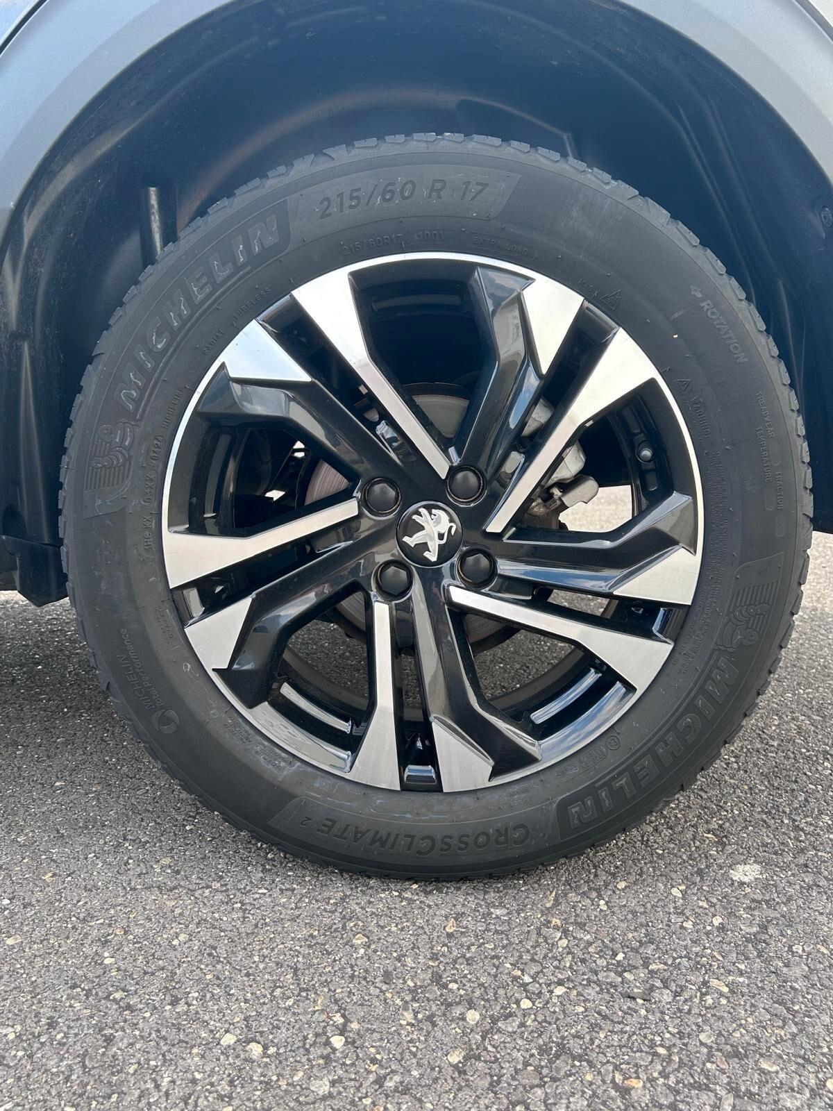 Peugeot 2008 BlueHDi 130 S&S EAT8 Allure Pack