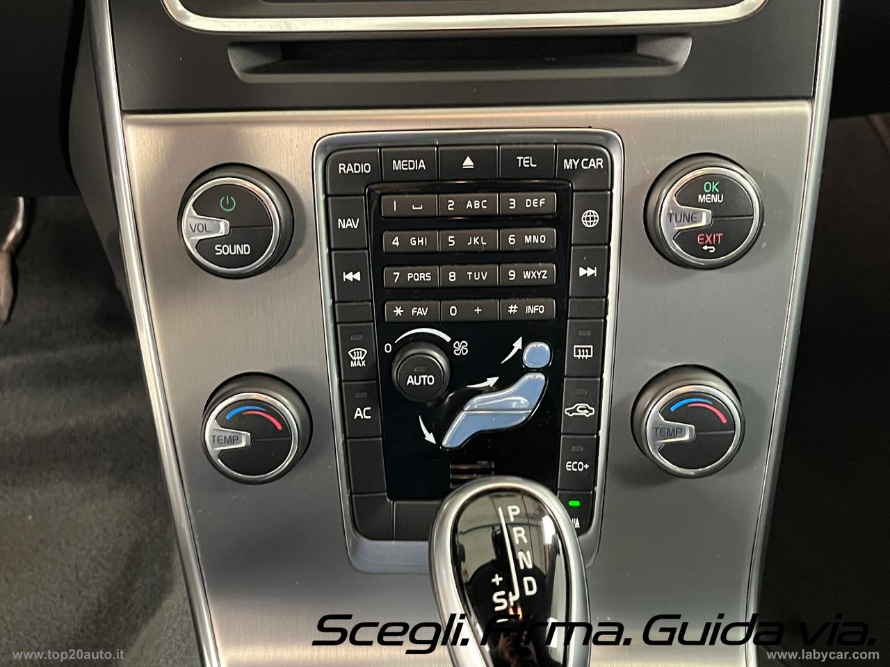 VOLVO V60 Cross Country D3 Geartronic Momentum