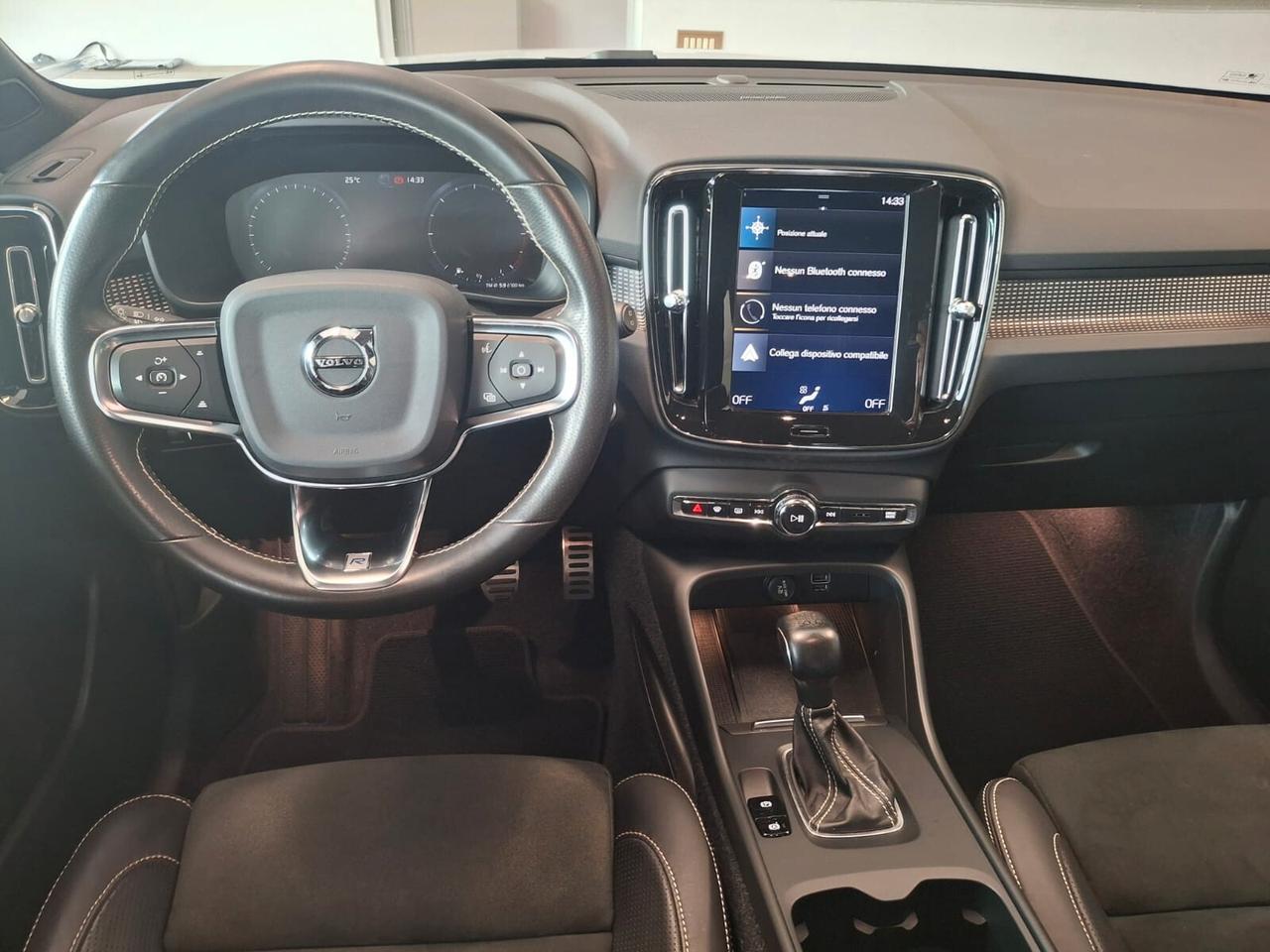 Volvo XC40 2.0 d3 R-design awd*TAGLIANDI CERTIFICATI