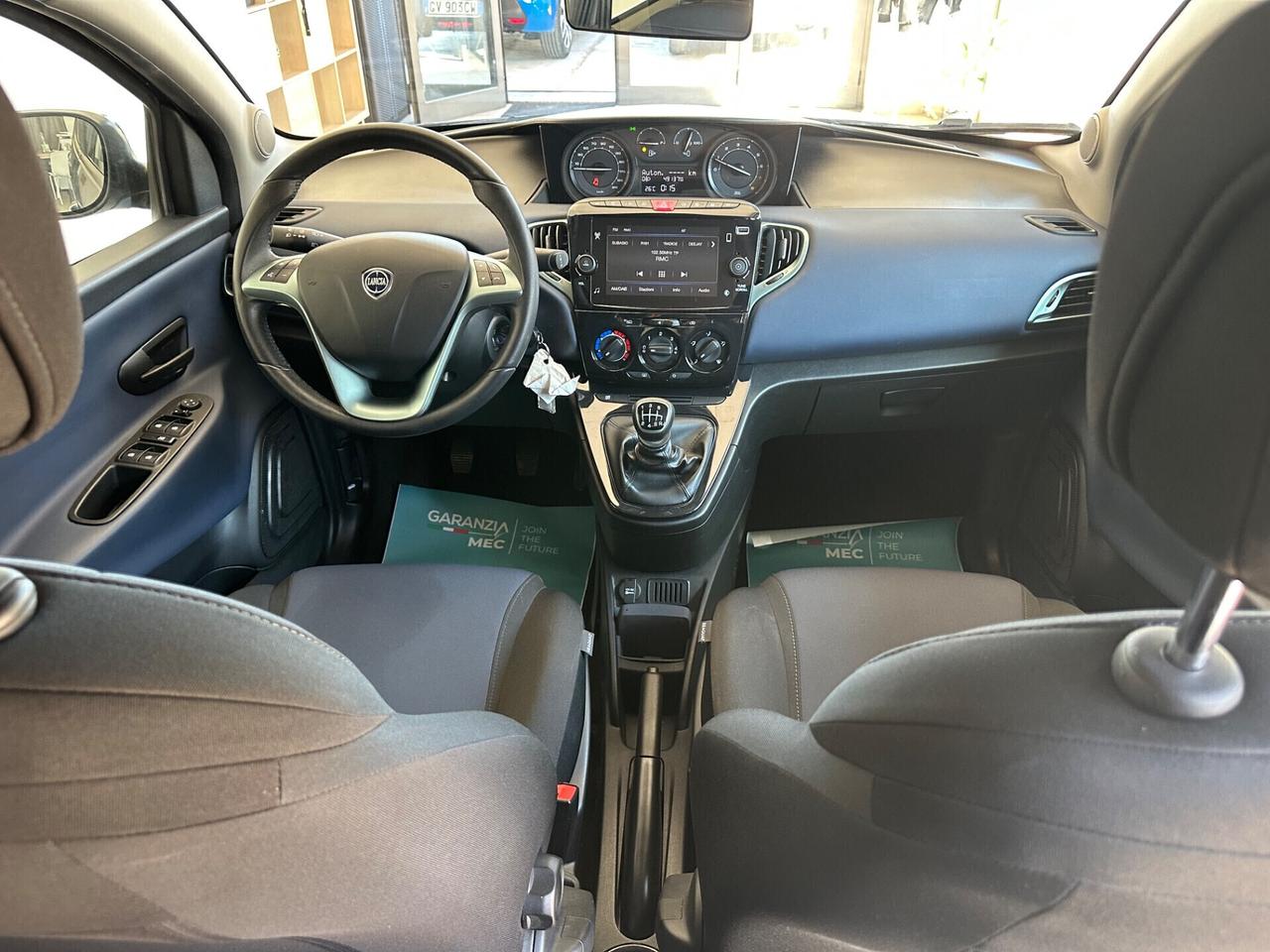 Lancia Ypsilon 1.0 FireFly 5 porte S&S Hybrid Platino 2024