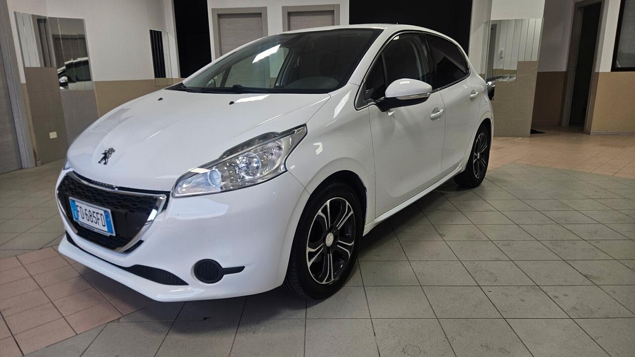 Peugeot 208 1.4 HDi 68 CV 5 porte Allure