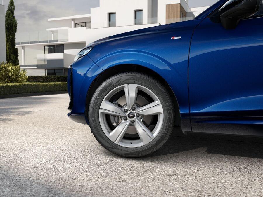 AUDI Audi Q3 SUV Business TDI 110 kW S tronic