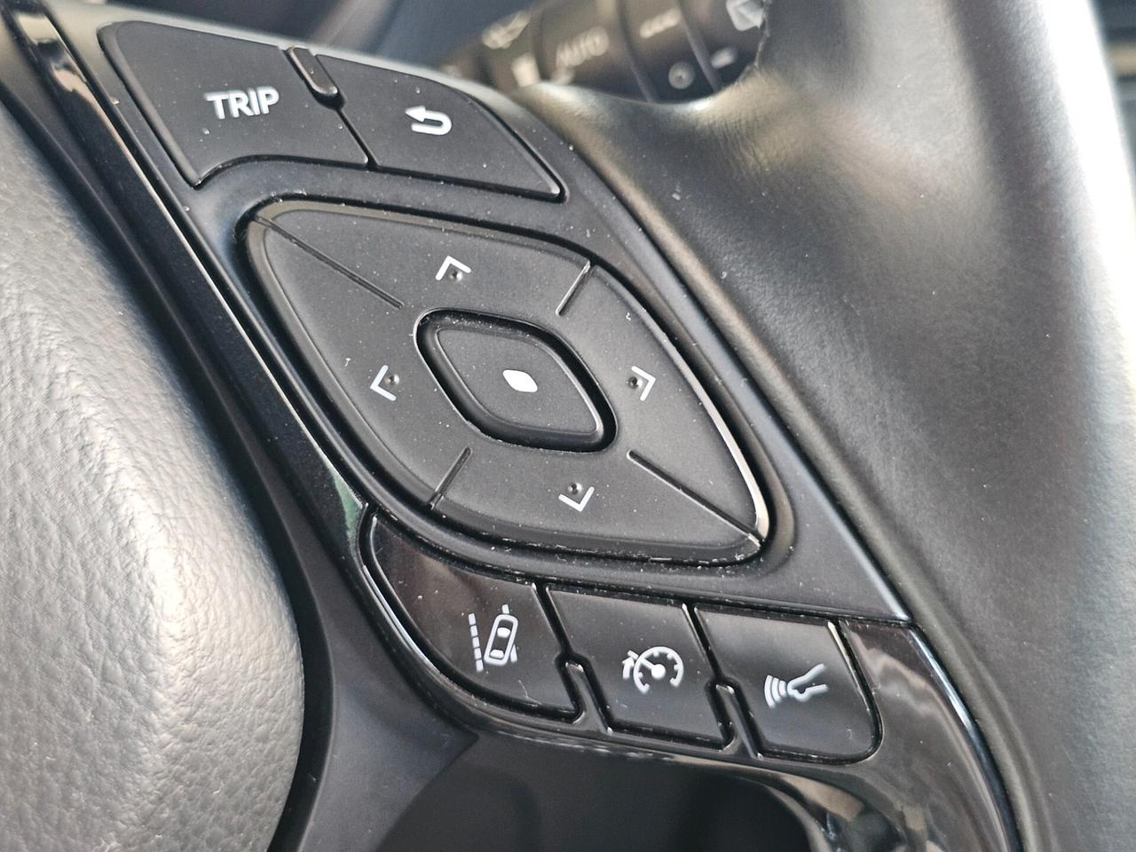 Toyota C-HR 1.8 Hybrid E-CVT Business