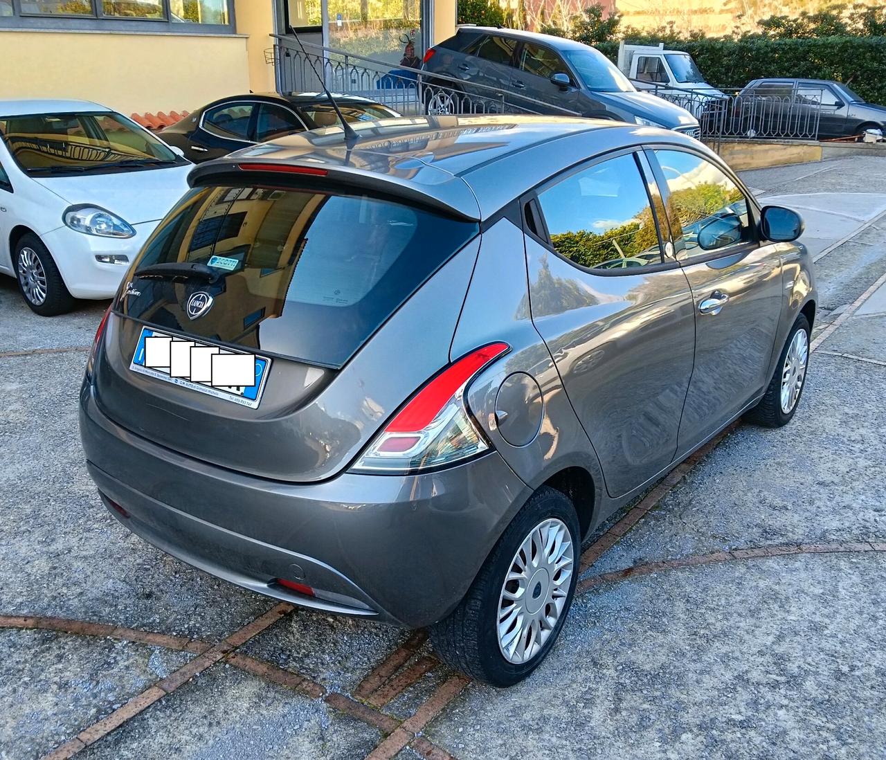 Lancia Ypsilon 1.2 69 CV 5 porte GPL Ecochic garanzia 12 mesi