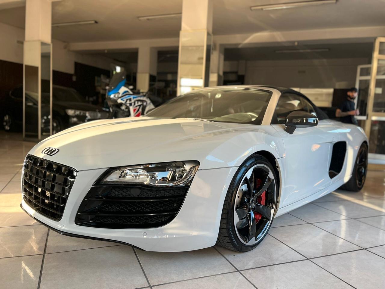 Audi R8 5.2 V 10 525 CV R-TRONIC QUATTRO SPYDER