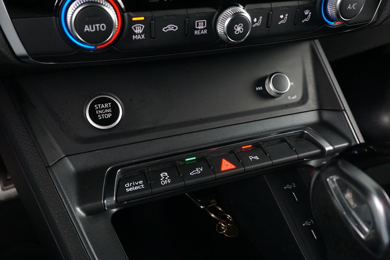 Audi Q3 SPB 45 TFSI E-Tron S tronic line Identity Black