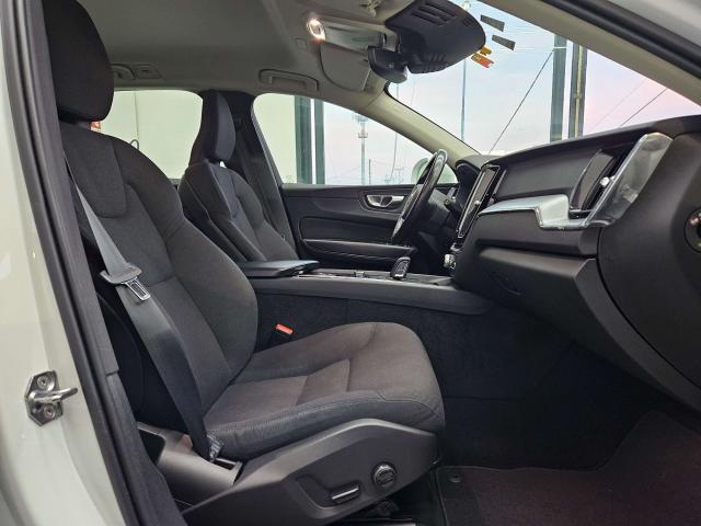 Volvo XC60 XC60 II 2018 2.0 b4 Momentum Pro awd auto