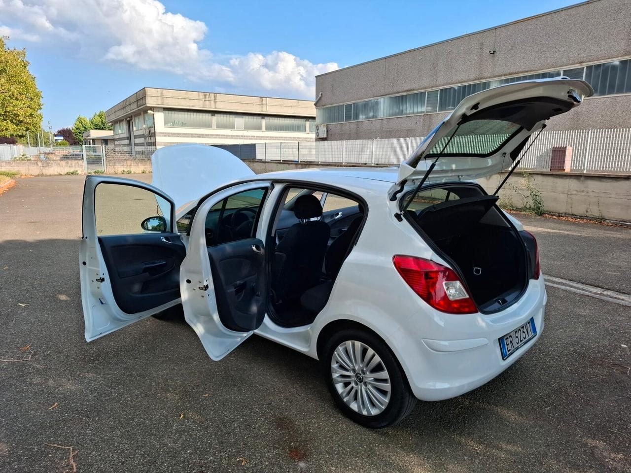 Opel Corsa 1.2 5 porte 2013 SOLAMENTE 99.000 KM