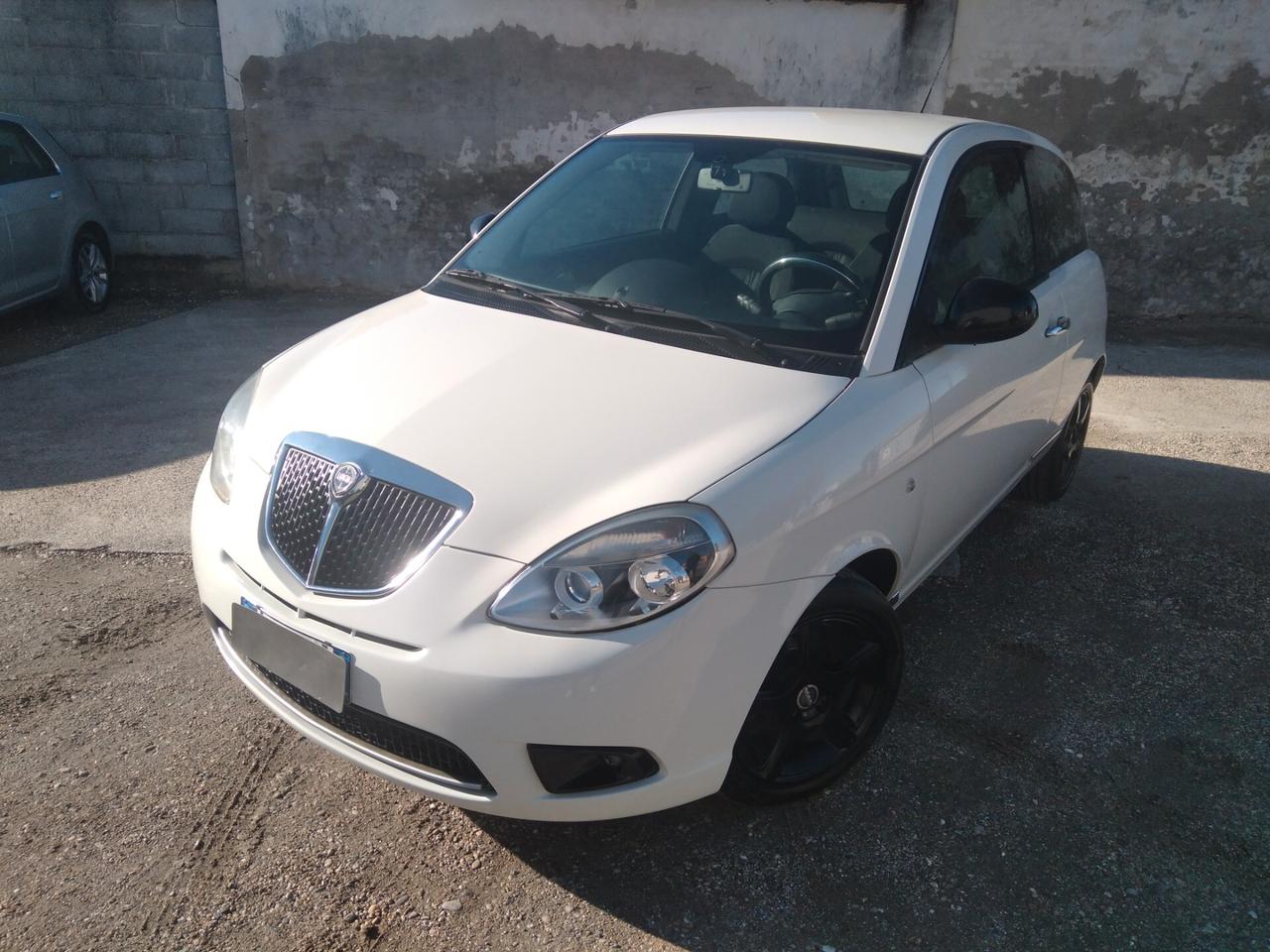 Lancia Ypsilon 1.2 69 CV Diva euro5 x neopatentati