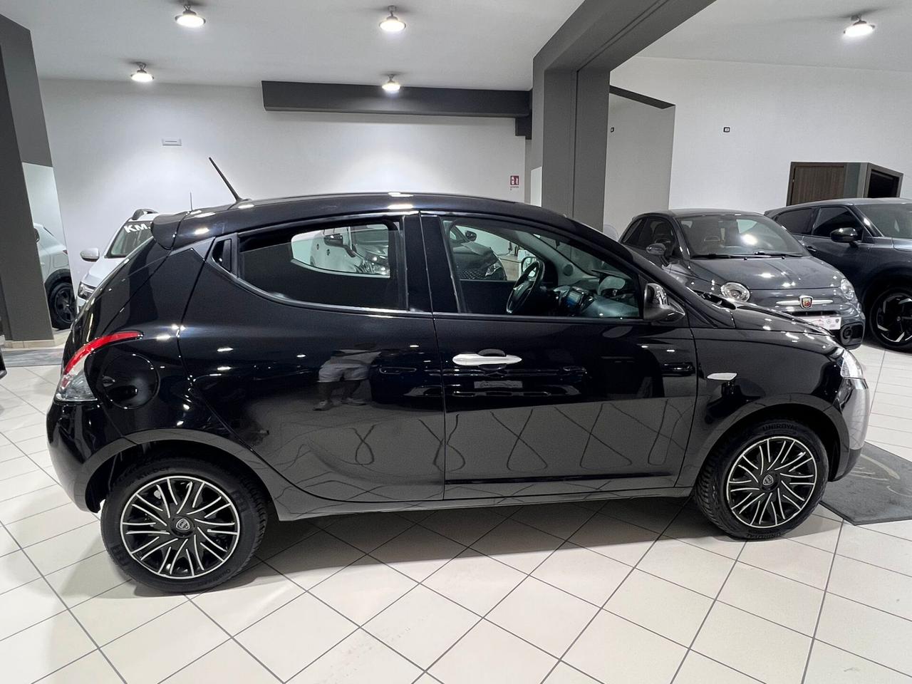 Lancia Ypsilon 1.0 FireFly 5 porte S&S Hybrid Gold