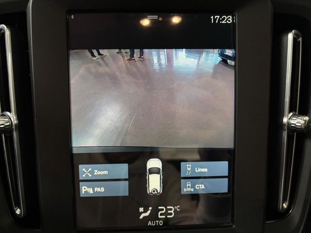 VOLVO XC40 T2 Momentum Core N1 - AUTOCARRO