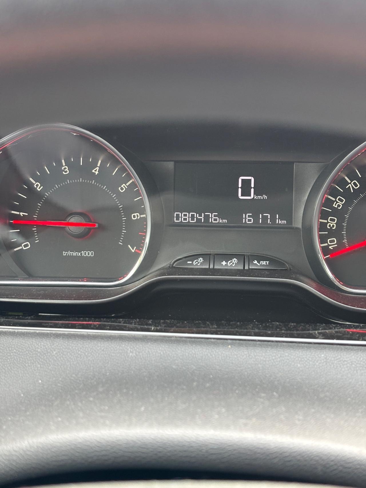 Peugeot 208 con soli 80000