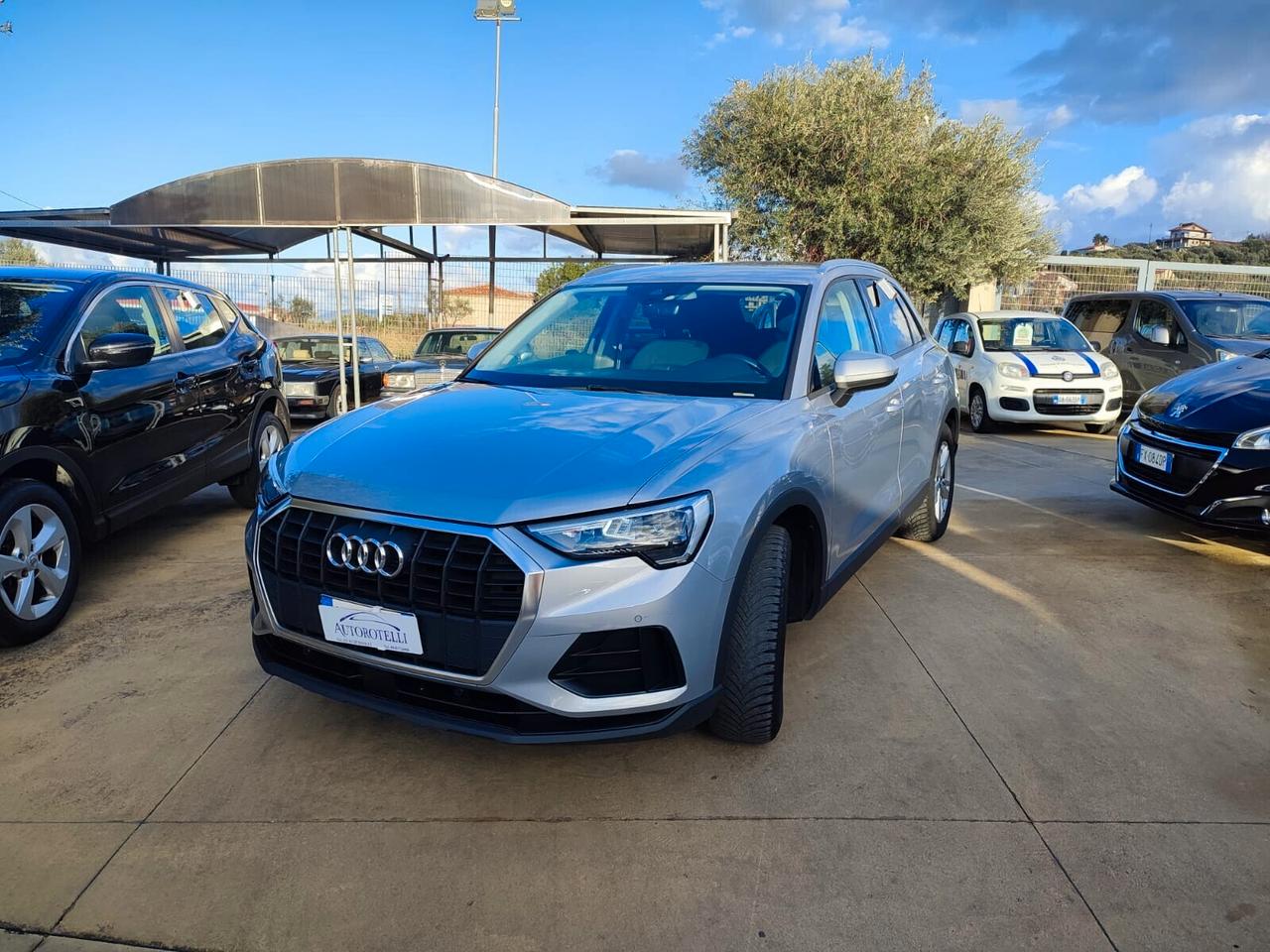 Audi Q3 35 TDI S tronic Business 150 cv