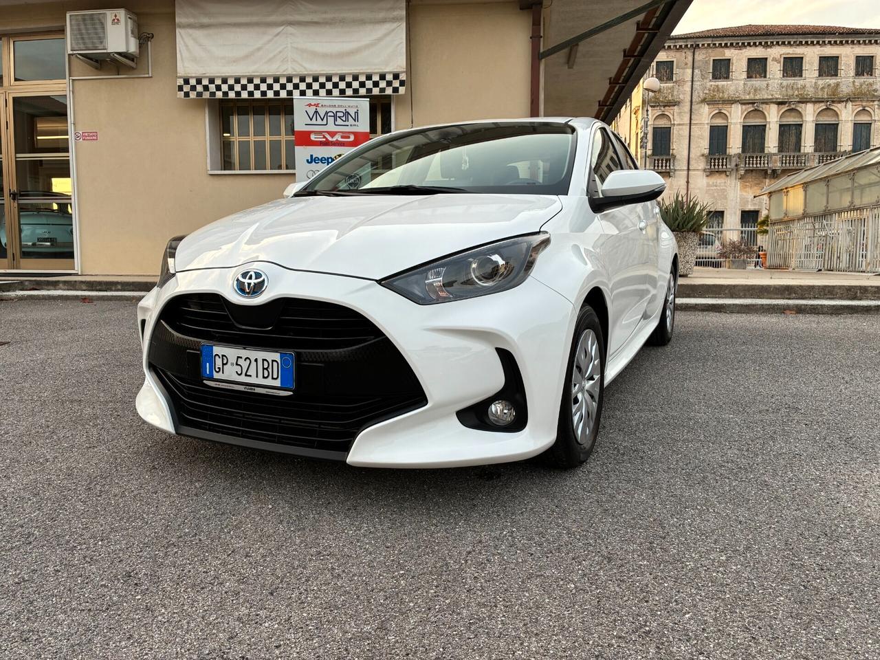 Toyota Yaris 1.5 Hybrid 5 porte Business