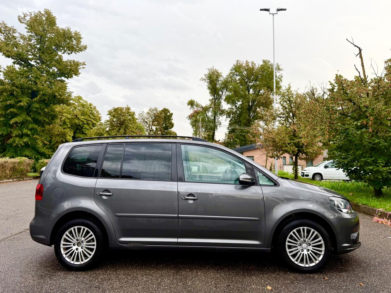 Volkswagen Touran 1.6 TDI DSG Comfortline