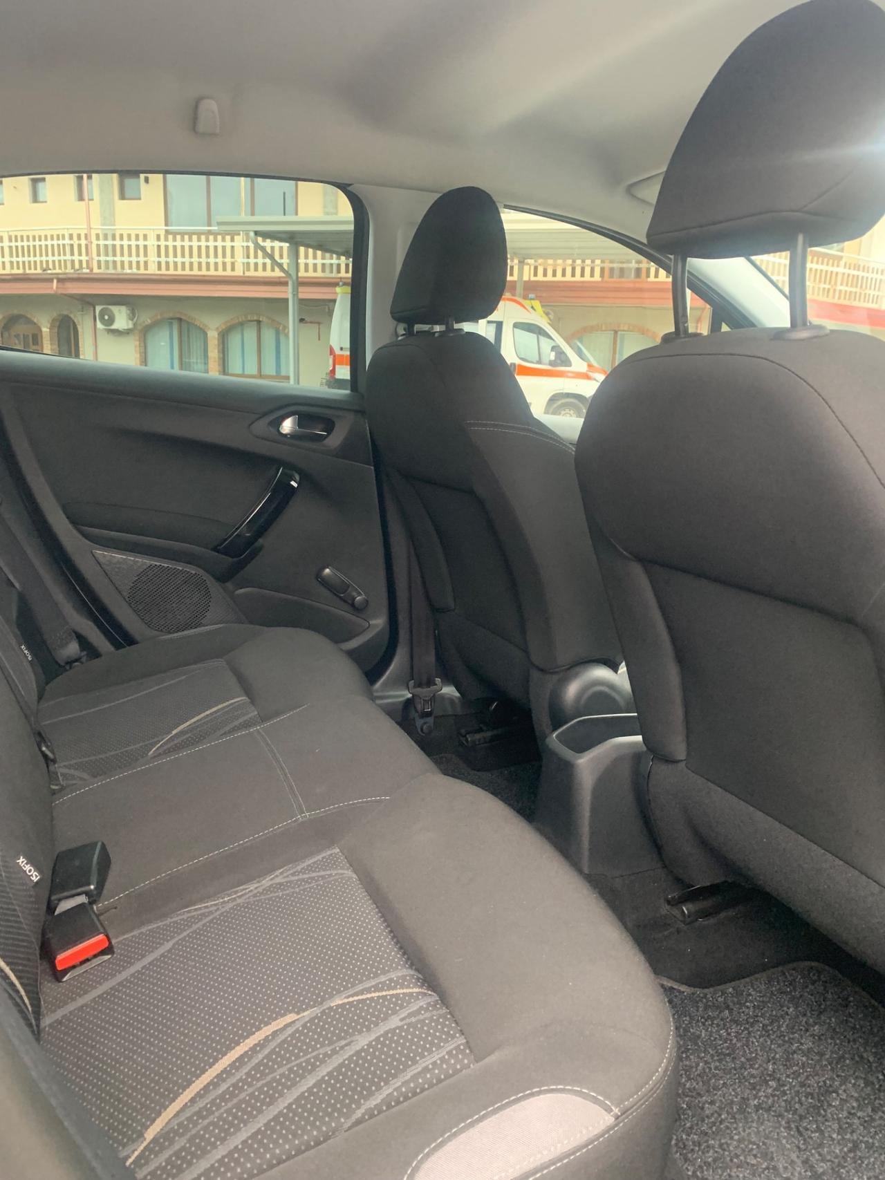 Peugeot 208 1.4 HDi 68 CV 5p Allure 130000KM