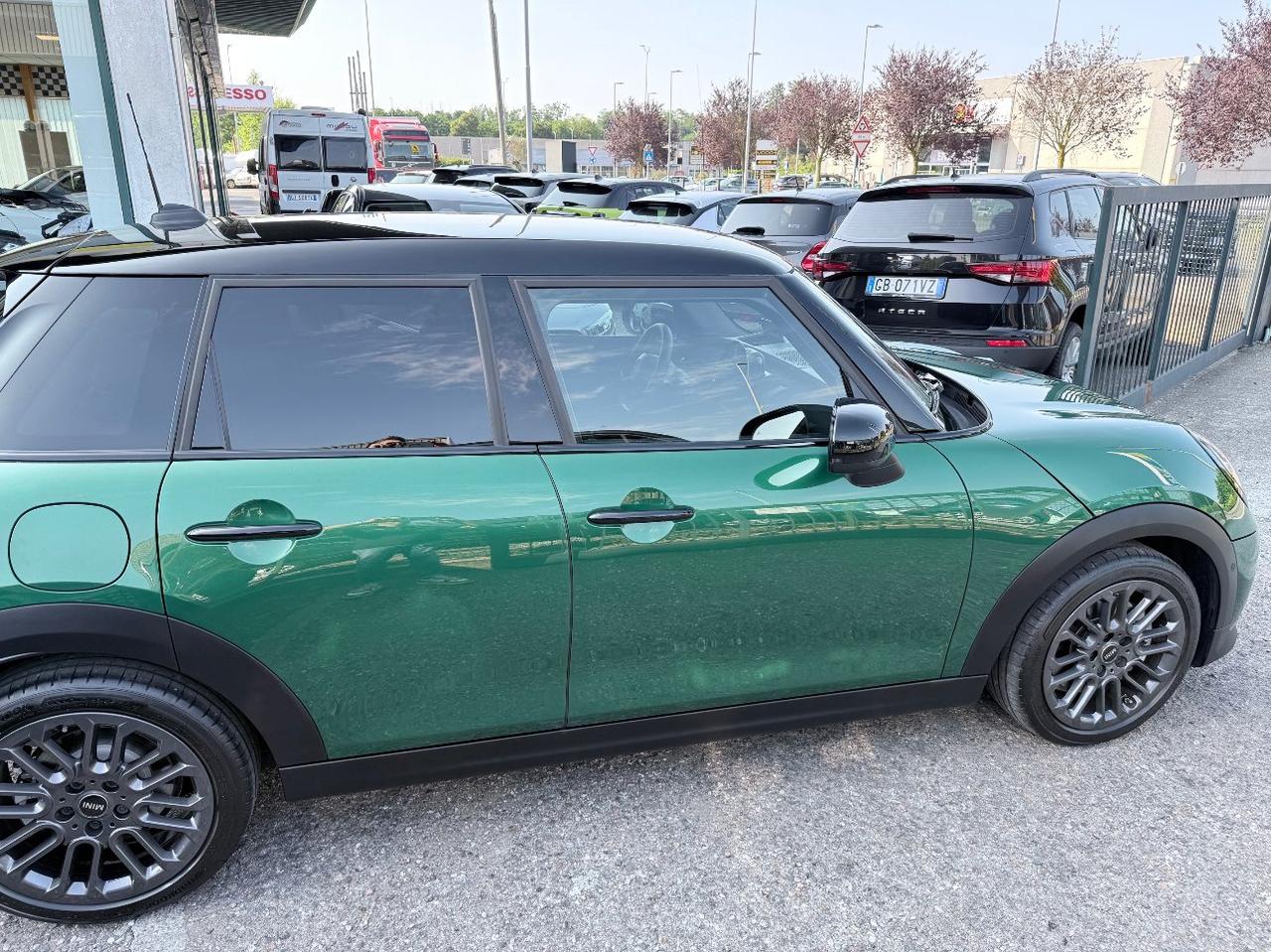 Mini Cooper 5 Porte C Favoured 1.5 Auto Favoured