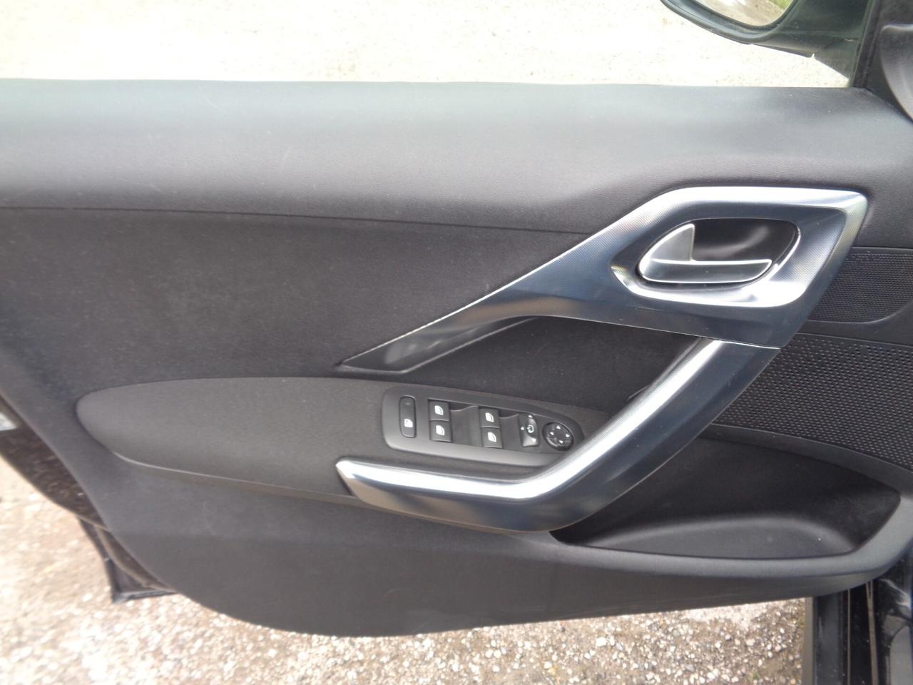 Peugeot 2008 BlueHDi 100 GT Line da vetrina