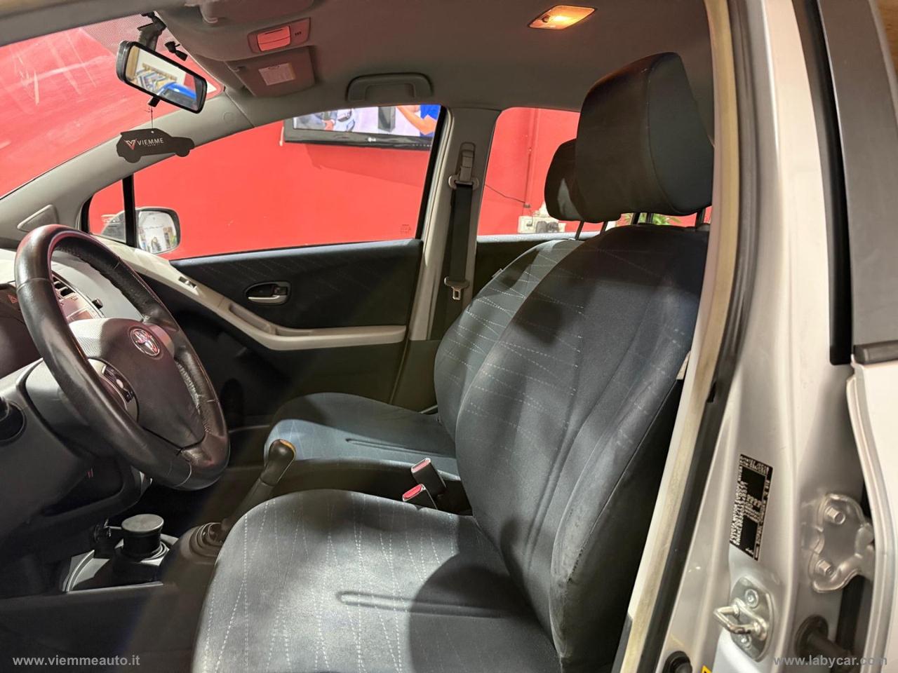 TOYOTA Yaris 1.0 5p. Sol