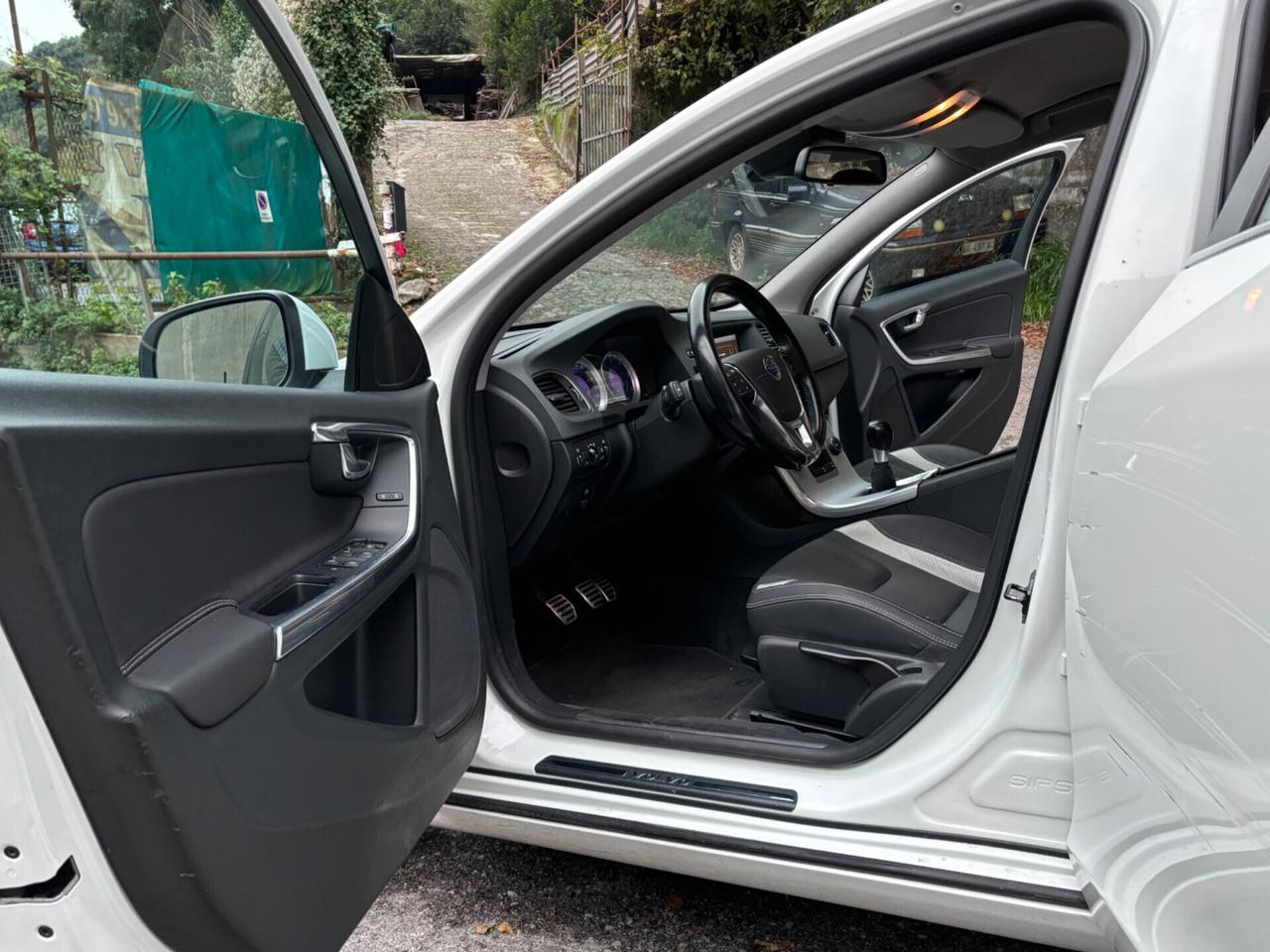 Volvo V60 D3 R-design Kinetic