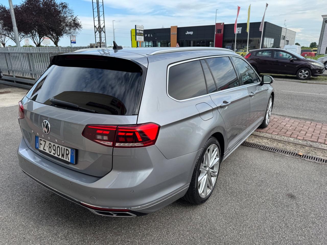 Volkswagen Passat Variant 2.0 TDI SCR EVO DSG Executive R-Line EURO6D TEMP