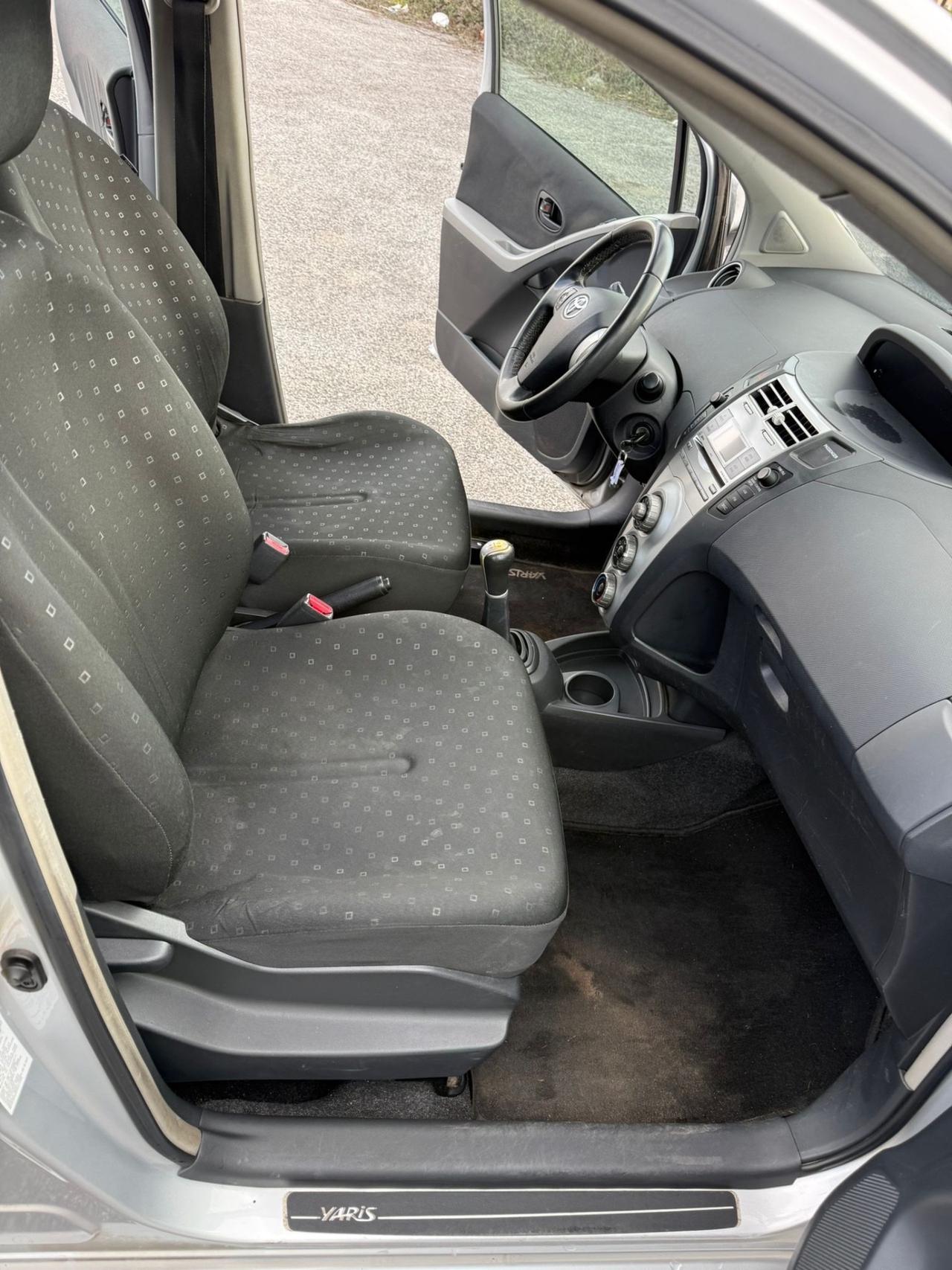 Toyota Yaris 1.0 5 porte