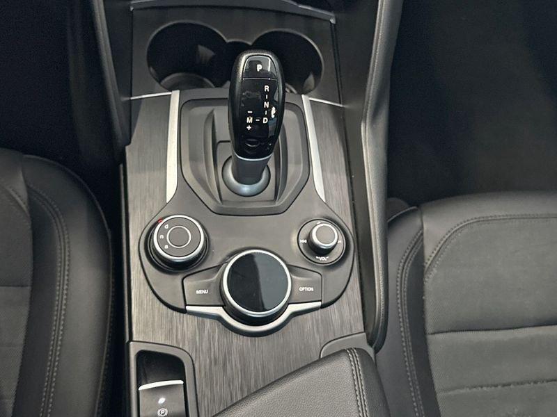 Alfa Romeo Giulia 2.2 Turbo AT8 150CV Super