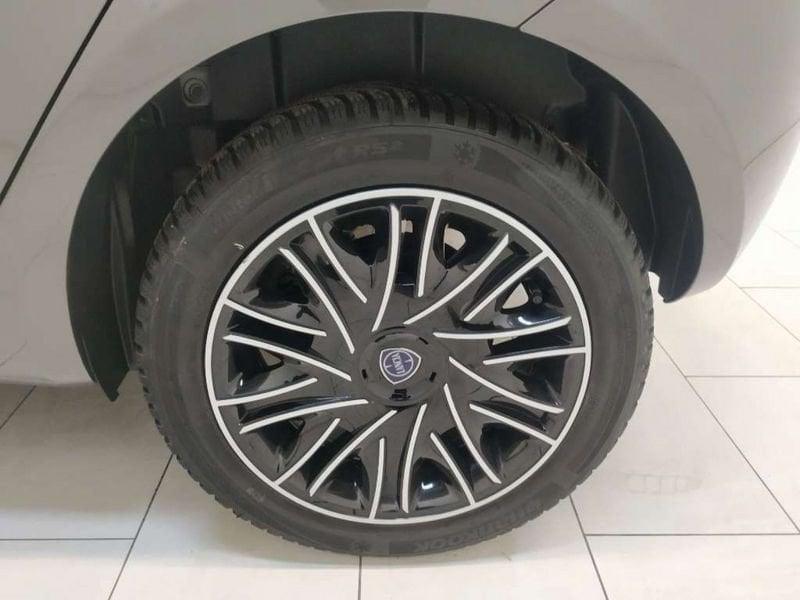 Lancia Ypsilon 1.0 firefly hybrid Gold s&s 70cv