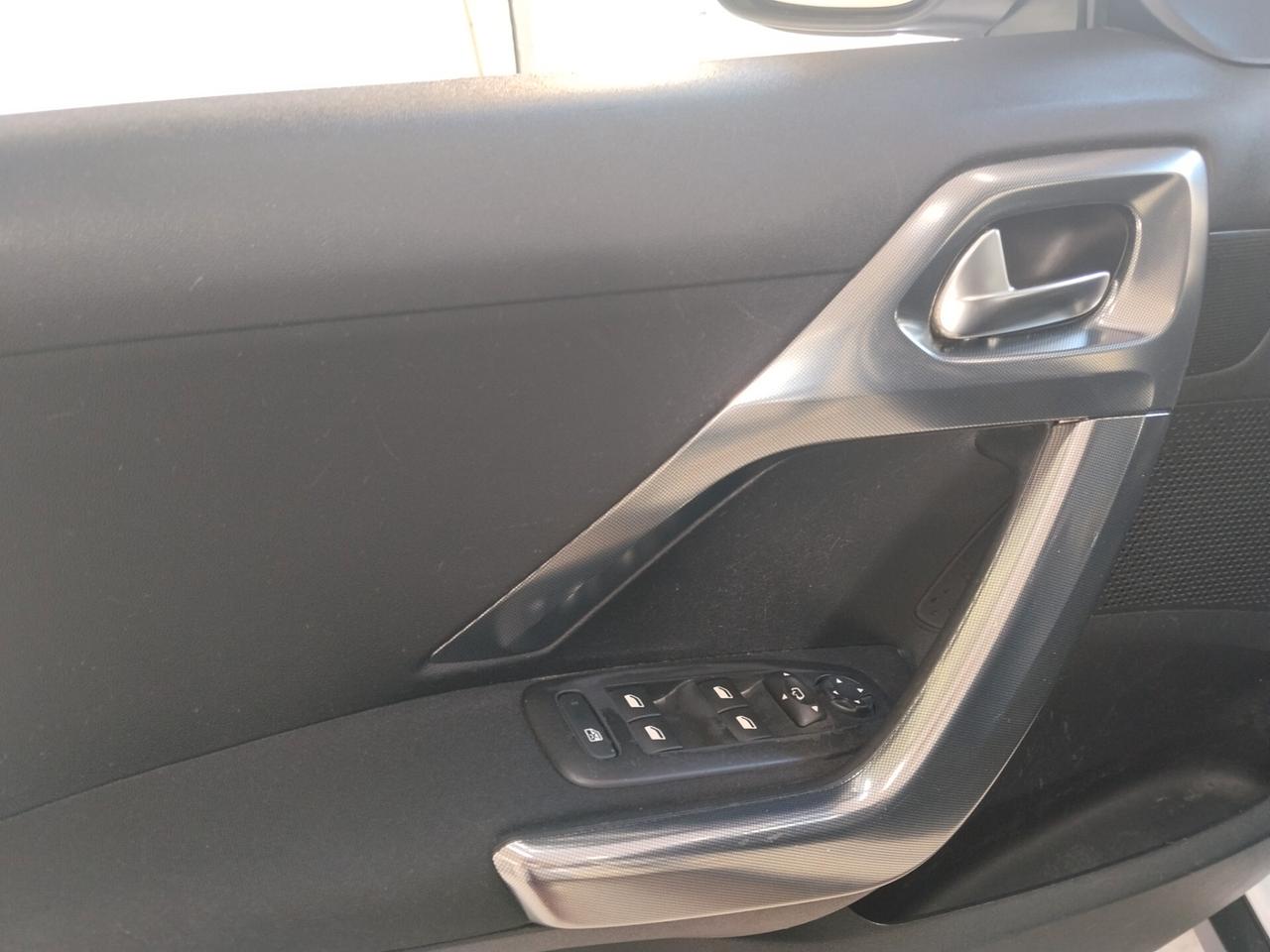 Peugeot 2008 1.6 diesel 2015 CON GARANZIA
