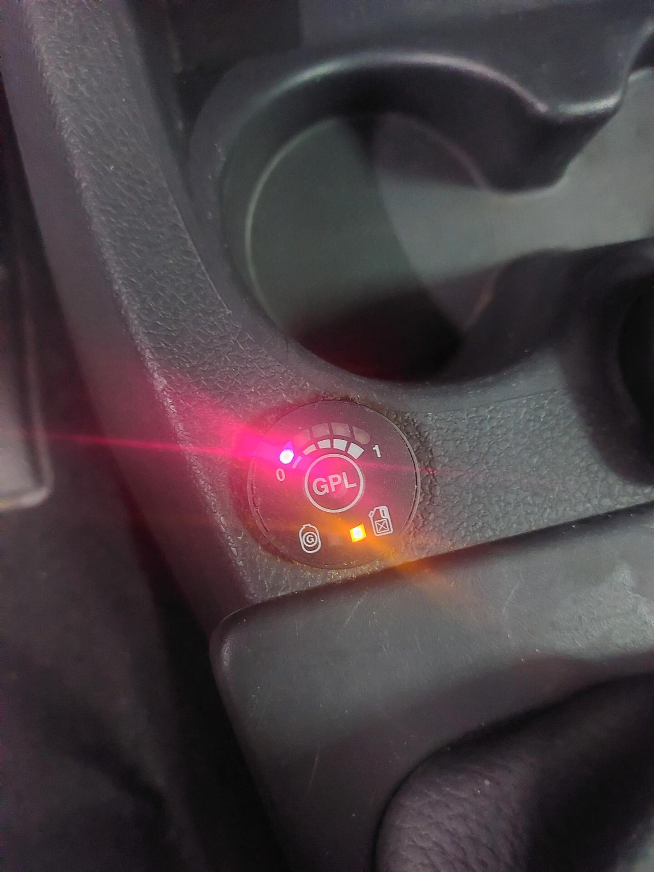 Dacia Dokker 1.6 8V 85CV GPL Ambiance 2014