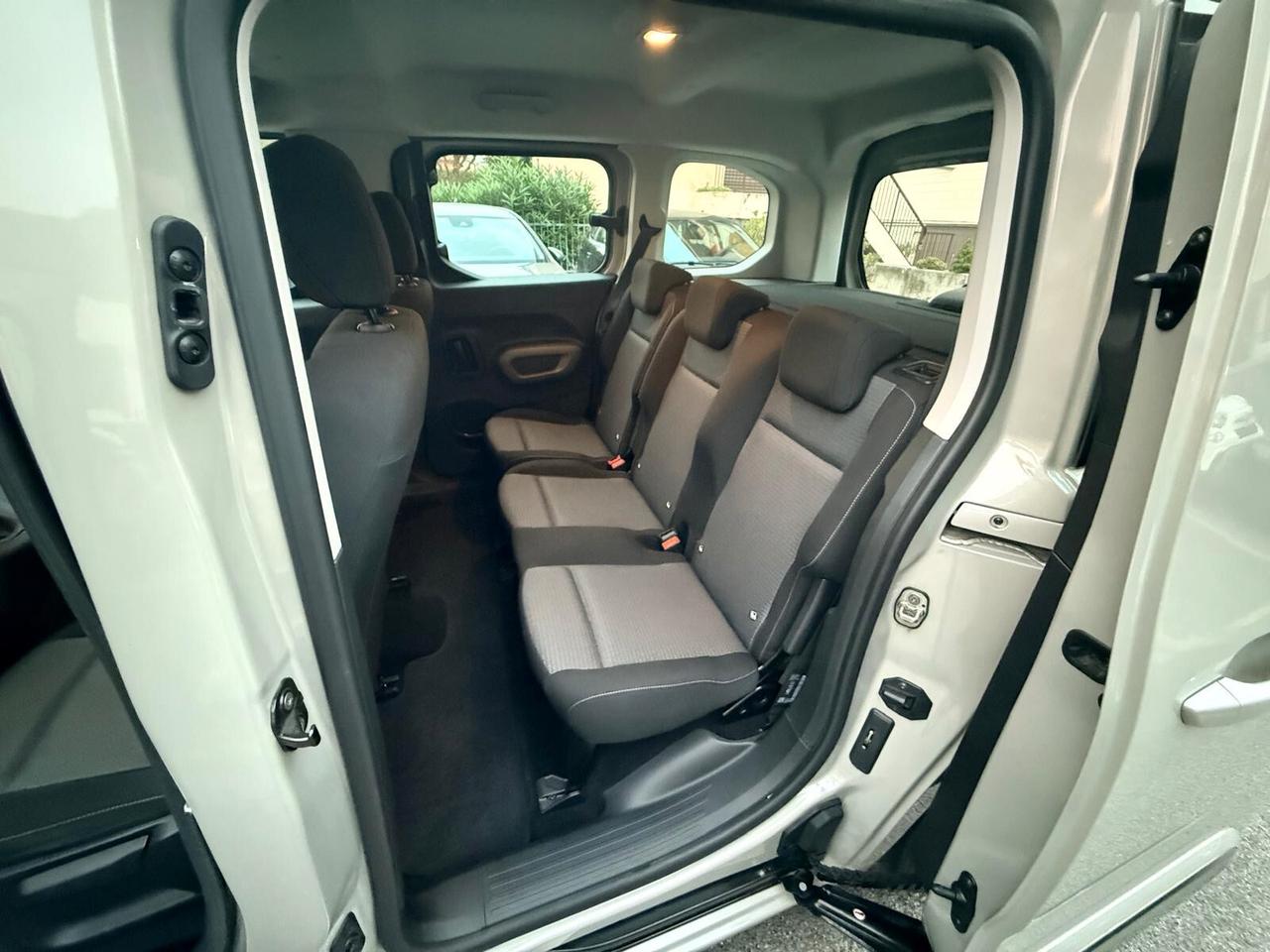Toyota Proace City Verso 1.5D 100 CV S&S Short D Lounge *GANCIO DI TRAINO*
