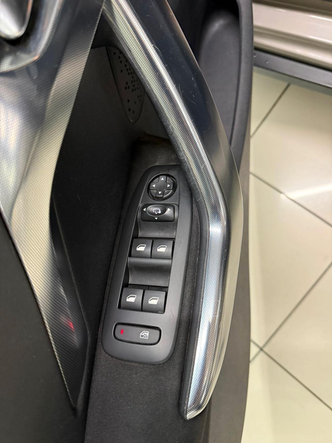 Peugeot 2008 BlueHDi 100 Allure