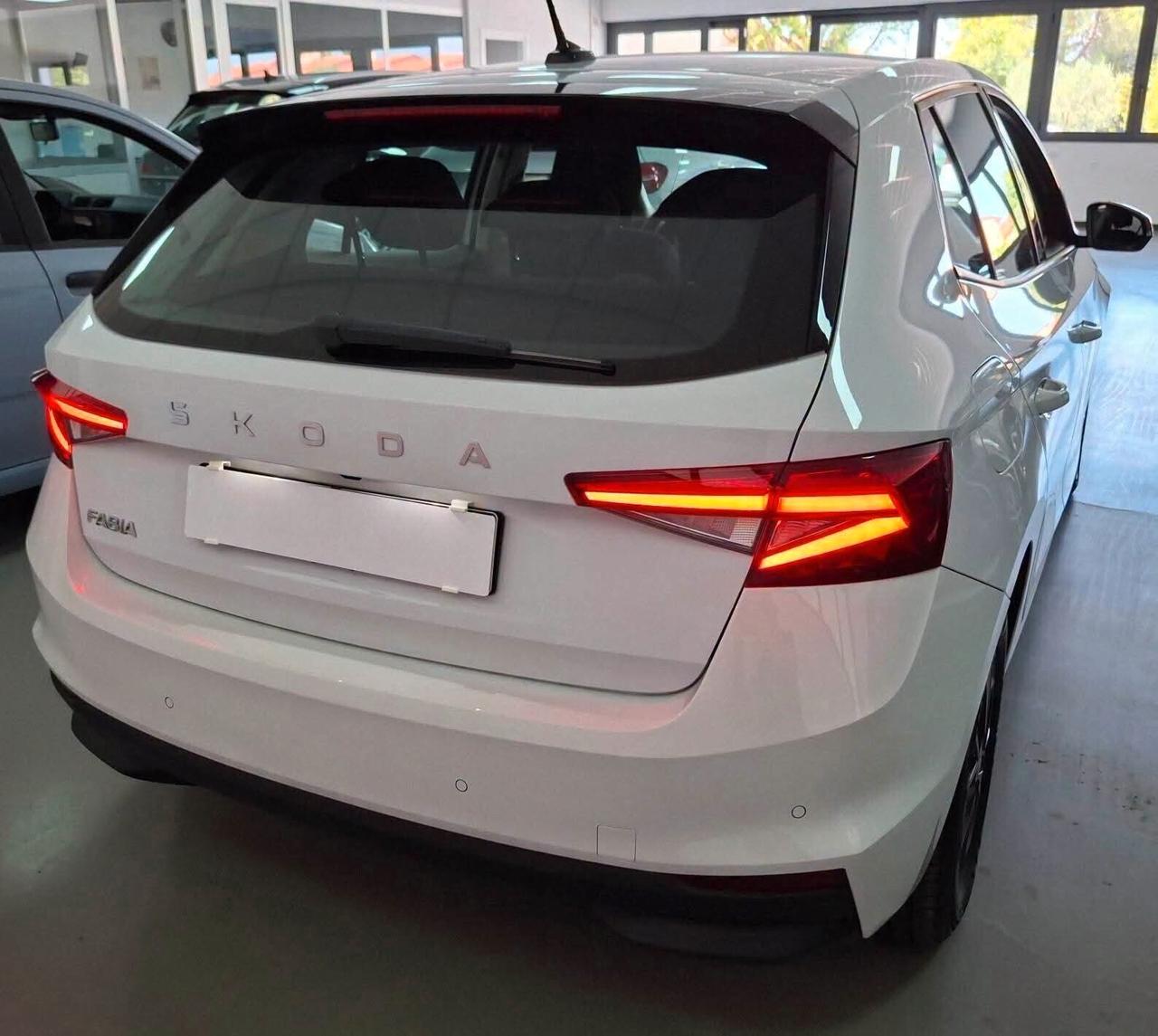 Skoda Fabia 1.0 MPI 80 CV Young Edition