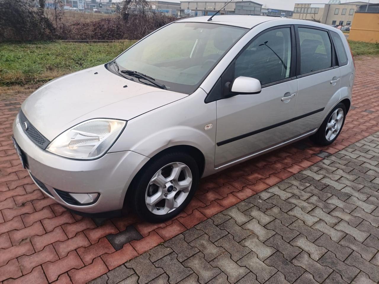 Ford Fiesta 1.2 16V 5p. Ghia