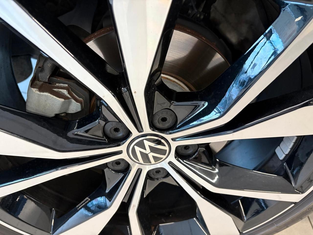 Volkswagen Taigo R-LINE 1.0 TSI 110 CV DSG